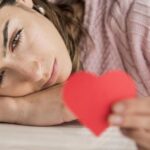 Love Bombing di Era Digital: Ketika Emoji dan DM Jadi Senjata Manipulasi – EF EFEKTA English for Adults
